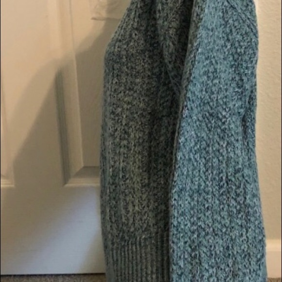 Universal Tread/ NWT/ Cropped Sweater /XS - Picture 5 of 10